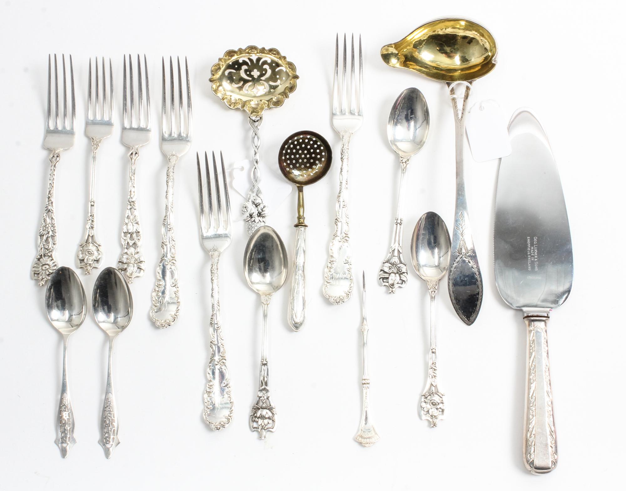A Collection of American Silver Flatware Articles, various makers, comprising a set of twelve teaspoons, ten butter picks, six dinner f