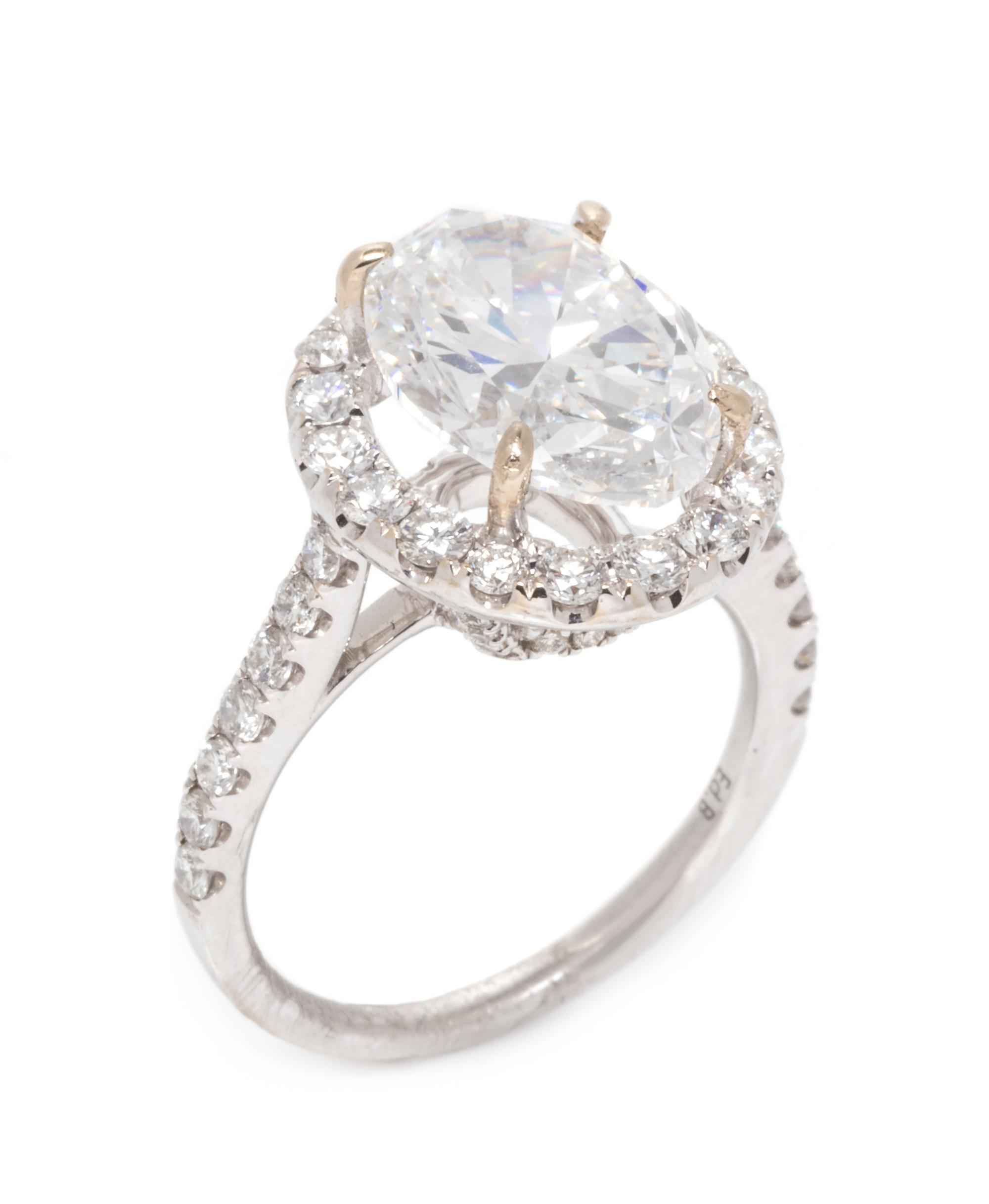 An 18 Karat White Gold and Diamond Ring, 3.85 dwts.