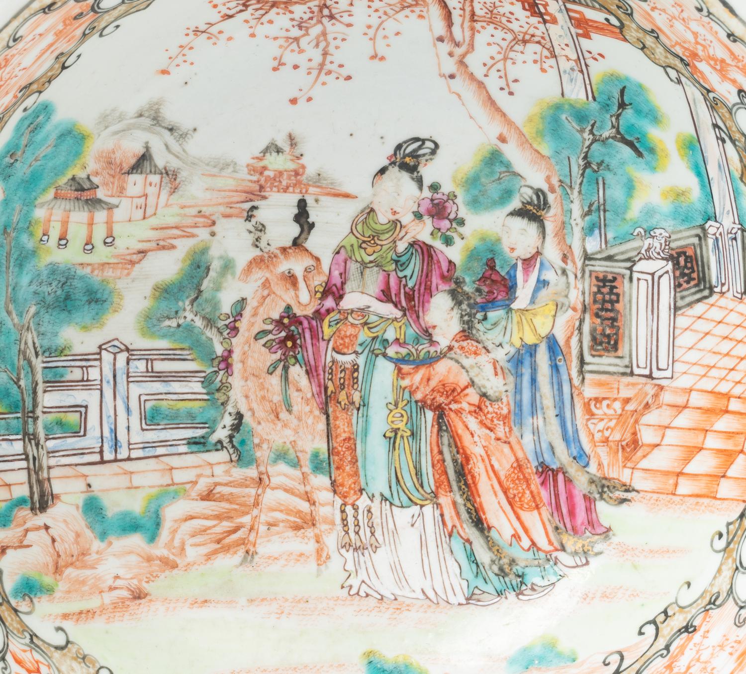 A Chinese Export Porcelain Bottle and Basin