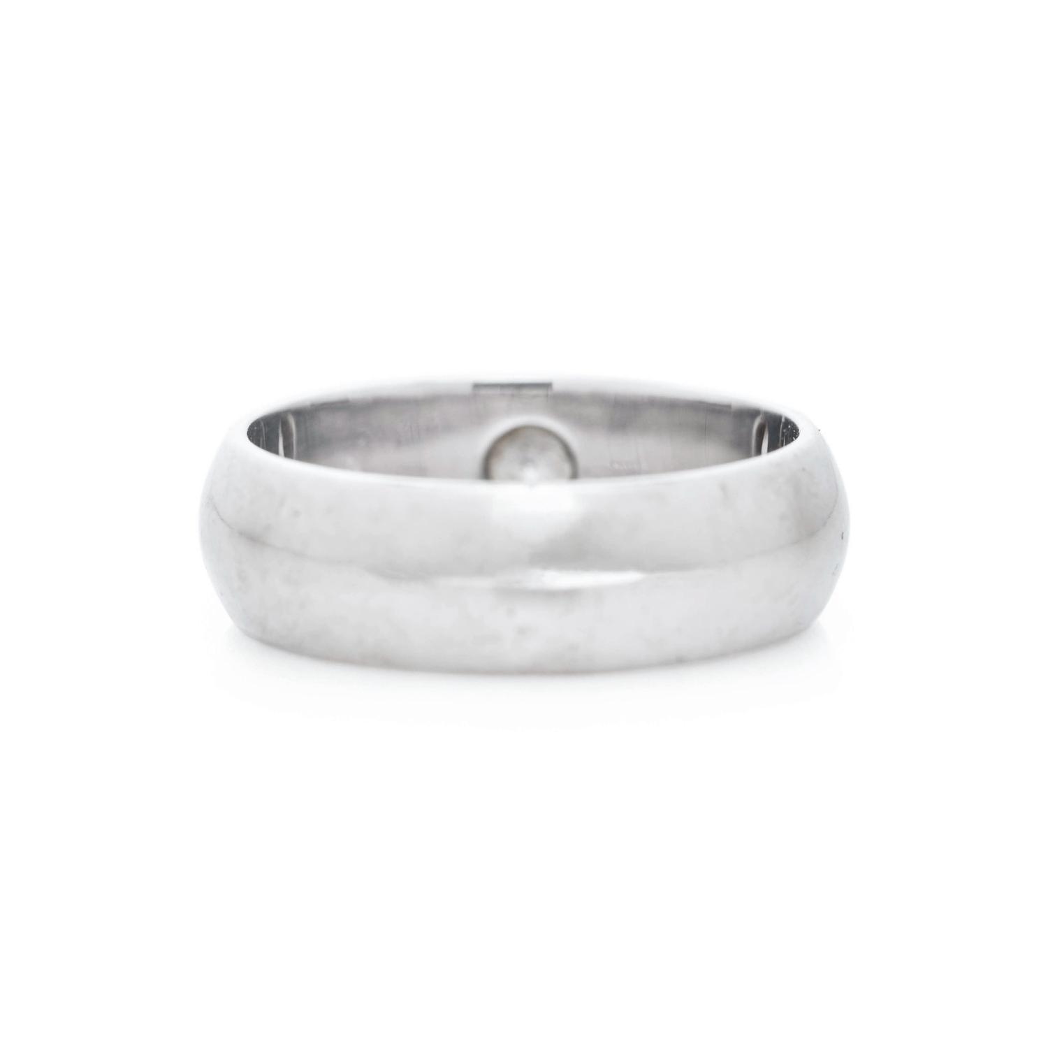 WHITE GOLD AND DIAMOND RING