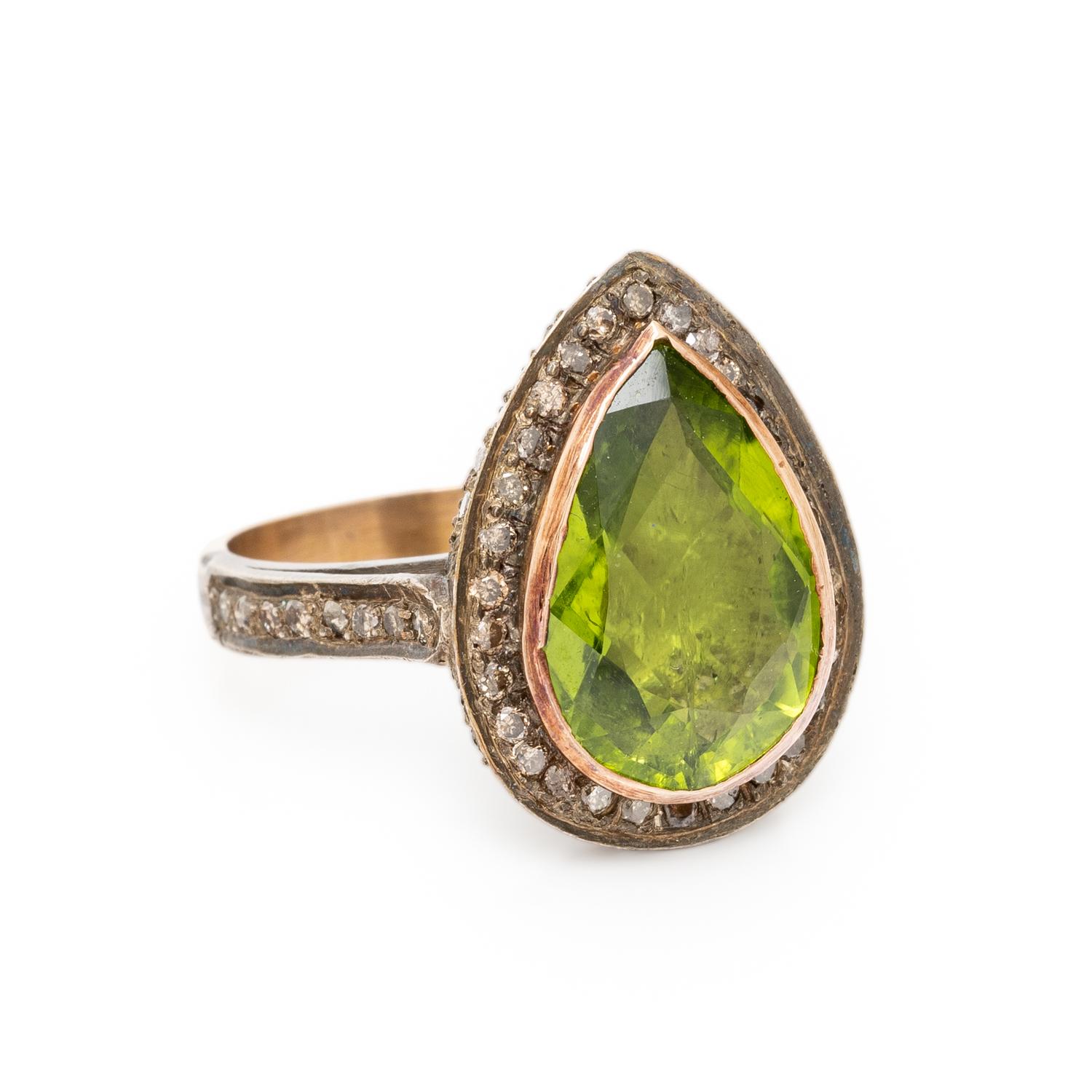 PERIDOT AND COLORED DIAMOND RING