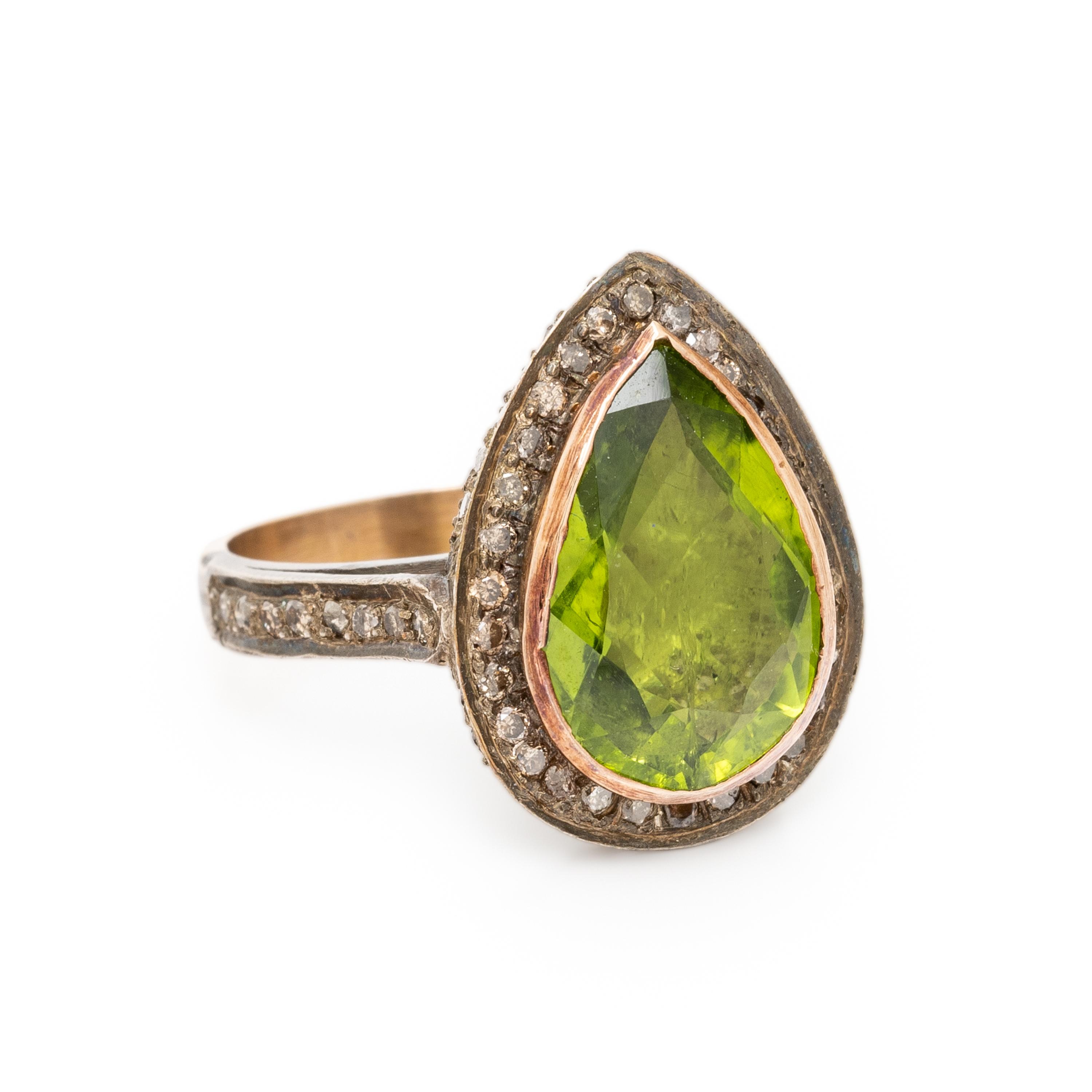 PERIDOT AND COLORED DIAMOND RING