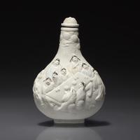 A Chinese Molded Porcelain Snuff Bottle, Qing Dynasty, Daoguang Period, Circa 1821-1850 — 1821-1850年 瓷胎模印十八學士圖鼻煙壺