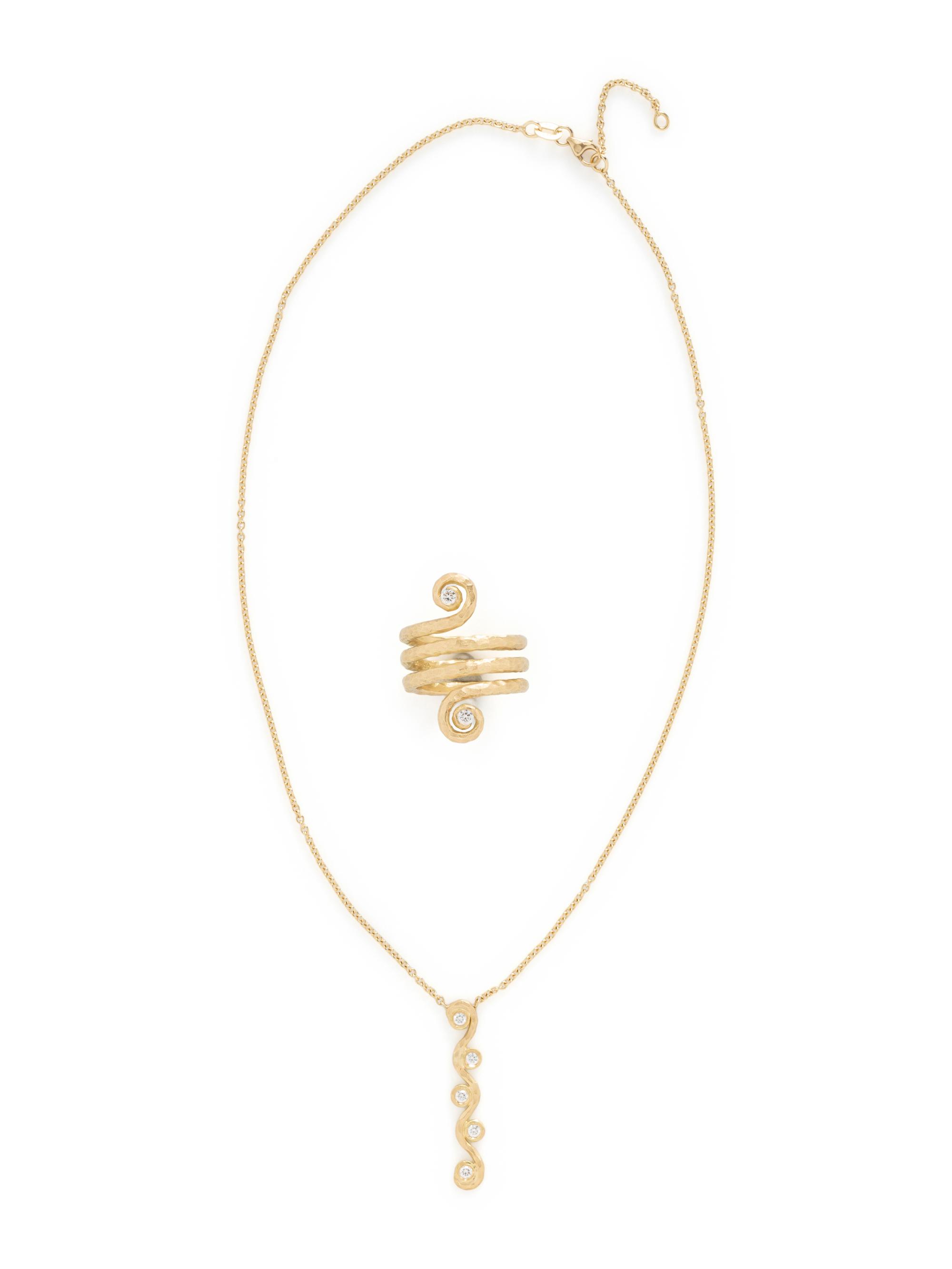 HAMMERED YELLOW GOLD AND DIAMOND DEMI PARURE