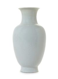 A White Glazed Porcelain Vase — 18TH/19TH CENTURY