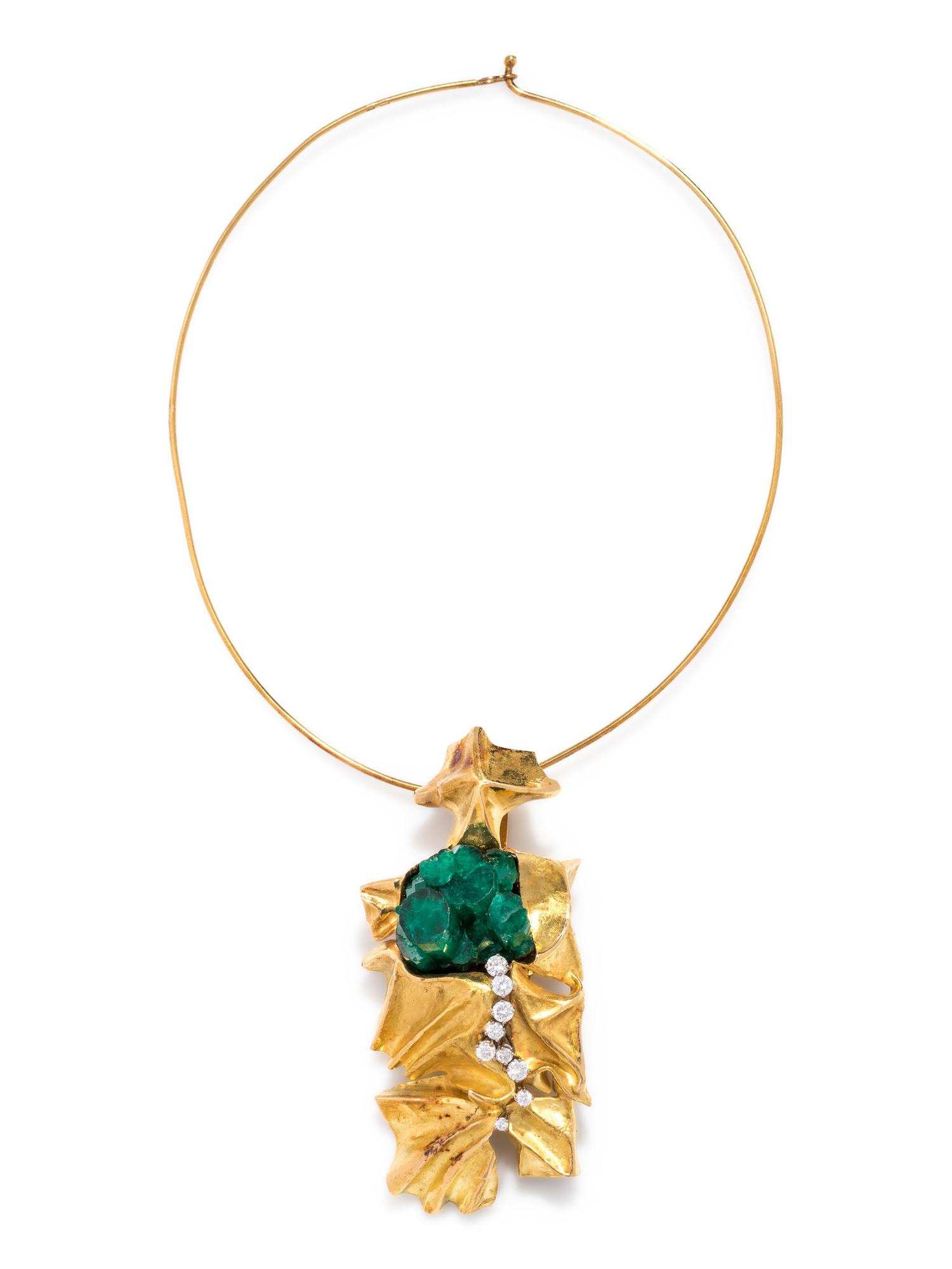 SPRITZER & FUHRMANN, YELLOW GOLD, SYNTHETIC EMERALD AND DIAMOND PENDANT/BROOCH COLLAR NECKLACE