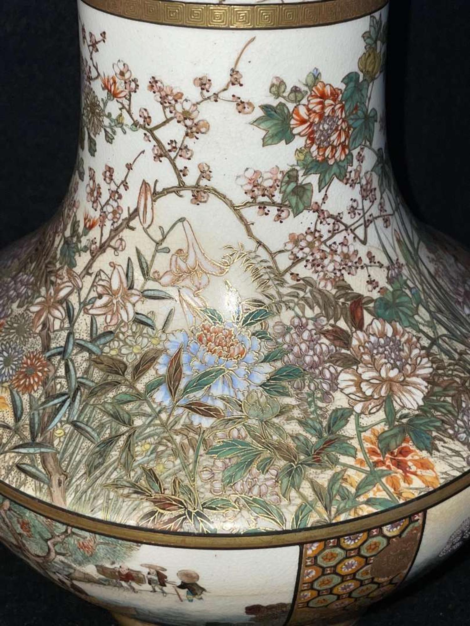 A finely-decorated Satsuma-type vase, Okamoto Ryozan 日本萨摩烧风格瓷瓶 亮山造 Meiji period ??