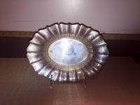 An American Silver Nut Dish, Wallace Silversmiths, Wallingford, CT, having a scalloped rim and ribbed body.