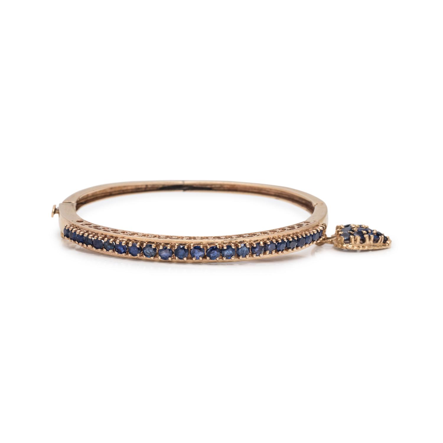 YELLOW GOLD AND SAPPHIRE BANGLE BRACELET