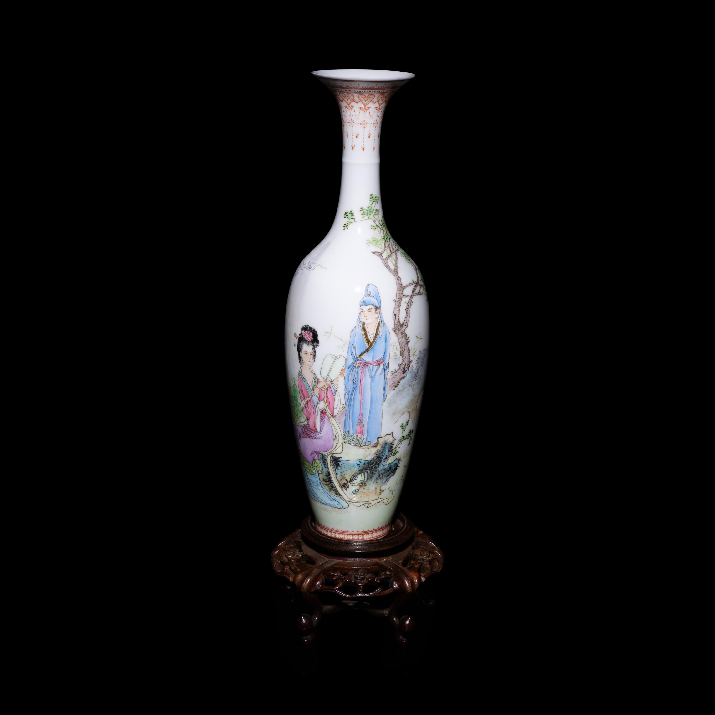 A Chinese Famille Rose Eggshell Porcelain Vase, Mid 20th Century — 近代 粉彩人物圖蛋殼瓷賞瓶