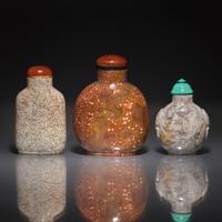 Three Chinese Specimen Agate Snuff Bottles, 18th-19th/20th Century — 清中期-民國 瑪瑙鼻烟壺三支