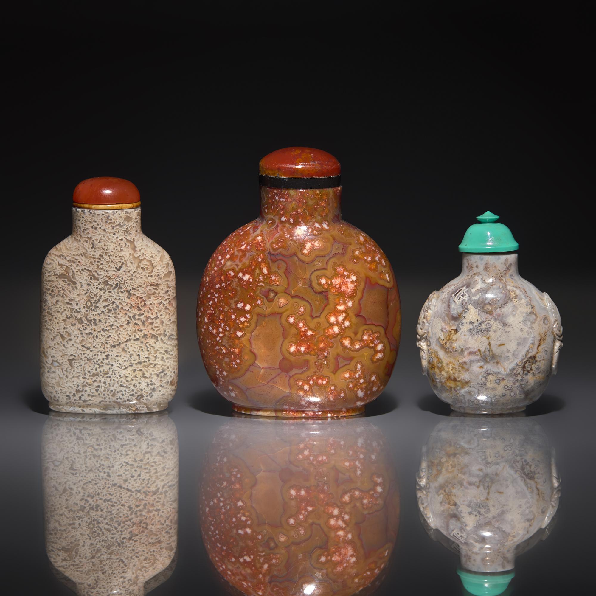 Three Chinese Specimen Agate Snuff Bottles, 18th-19th/20th Century — 清中期-民國 瑪瑙鼻烟壺三支