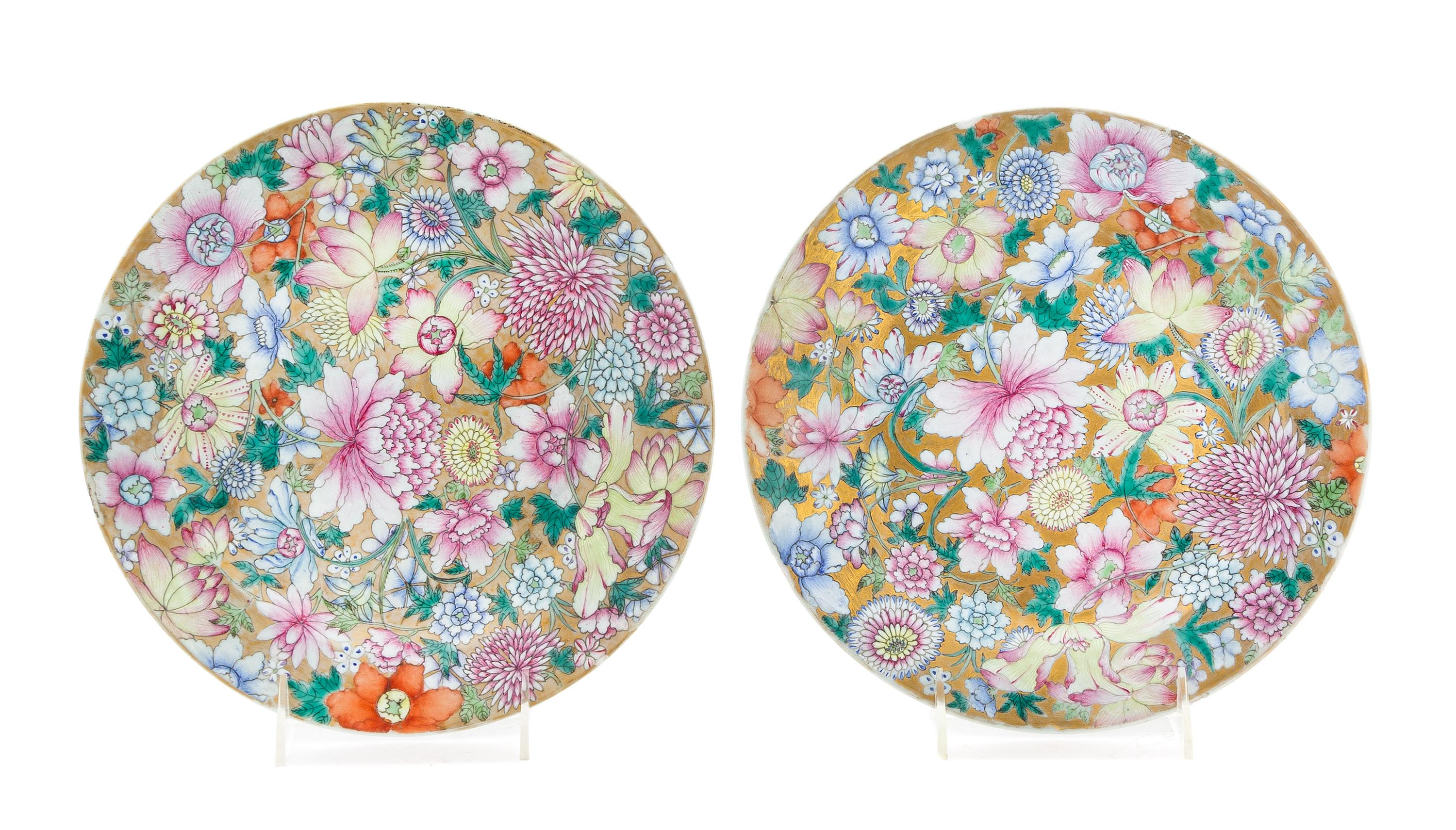 A Pair of Gilt Decorated Famille Rose 'Millefleur' Porcelain Shallow Plates Diameter of each 9 7/8 inches. — 19TH CENTURY