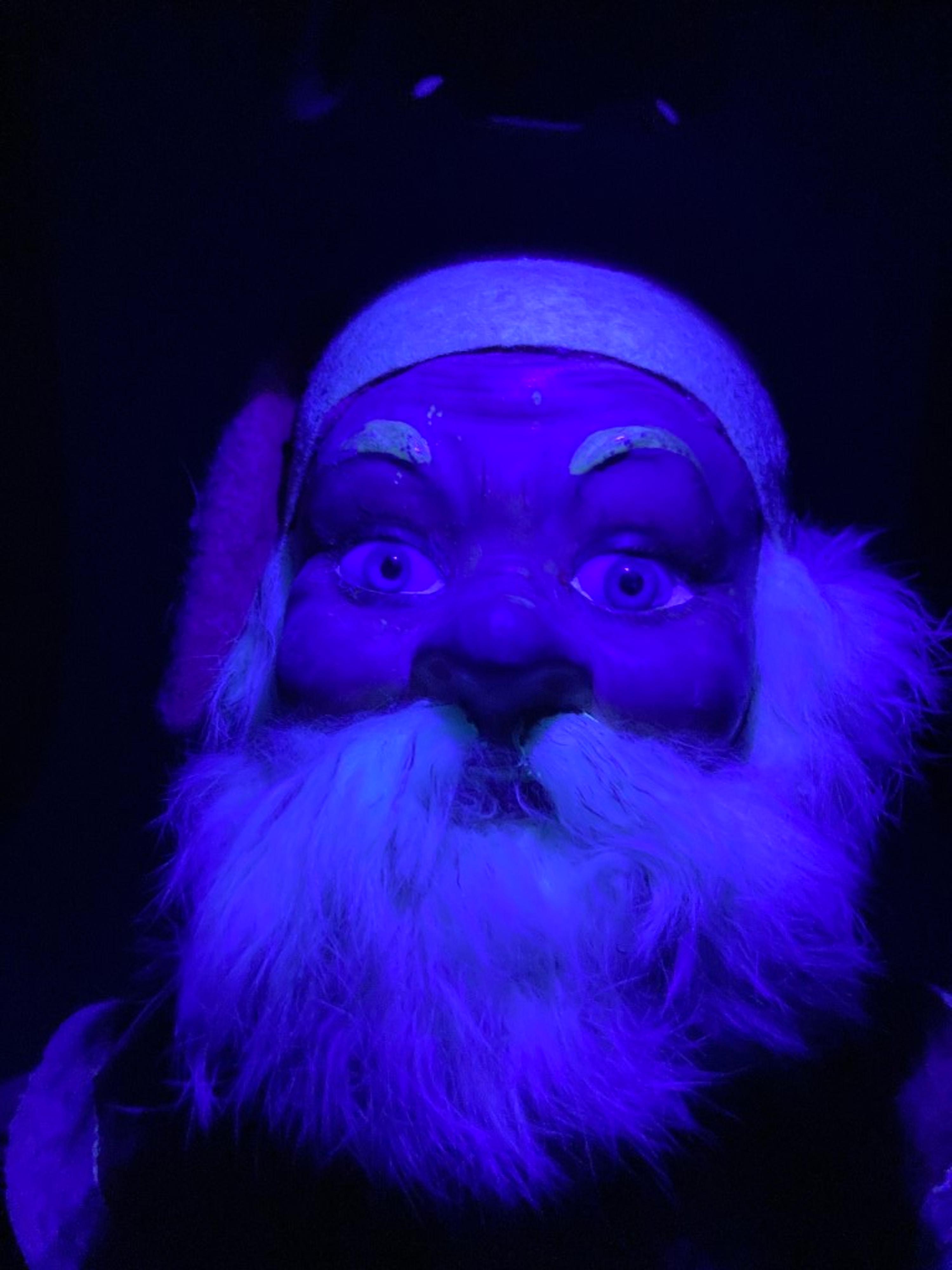 A Wind-Up Santa Claus Nodder