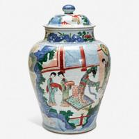 A large Chinese wucai-decorated porcelain jar and cover 五彩带盖大罐 17th century ????