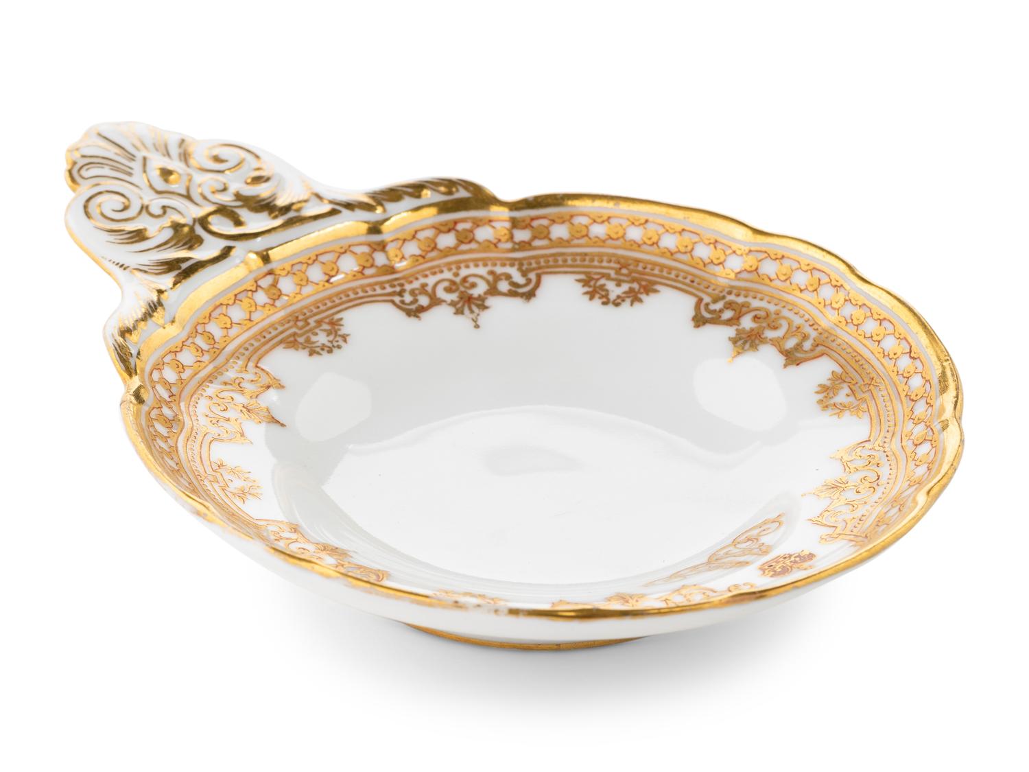 An Alexander III Imperial Porcelain Factory Oyster Dish from the Alexander Alexandrovich Banquet Service