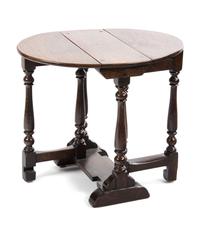 An English Oak Gateleg Table Height 21 x width 18 1/2 x depth 8 inches (closed). — 20TH CENTURY