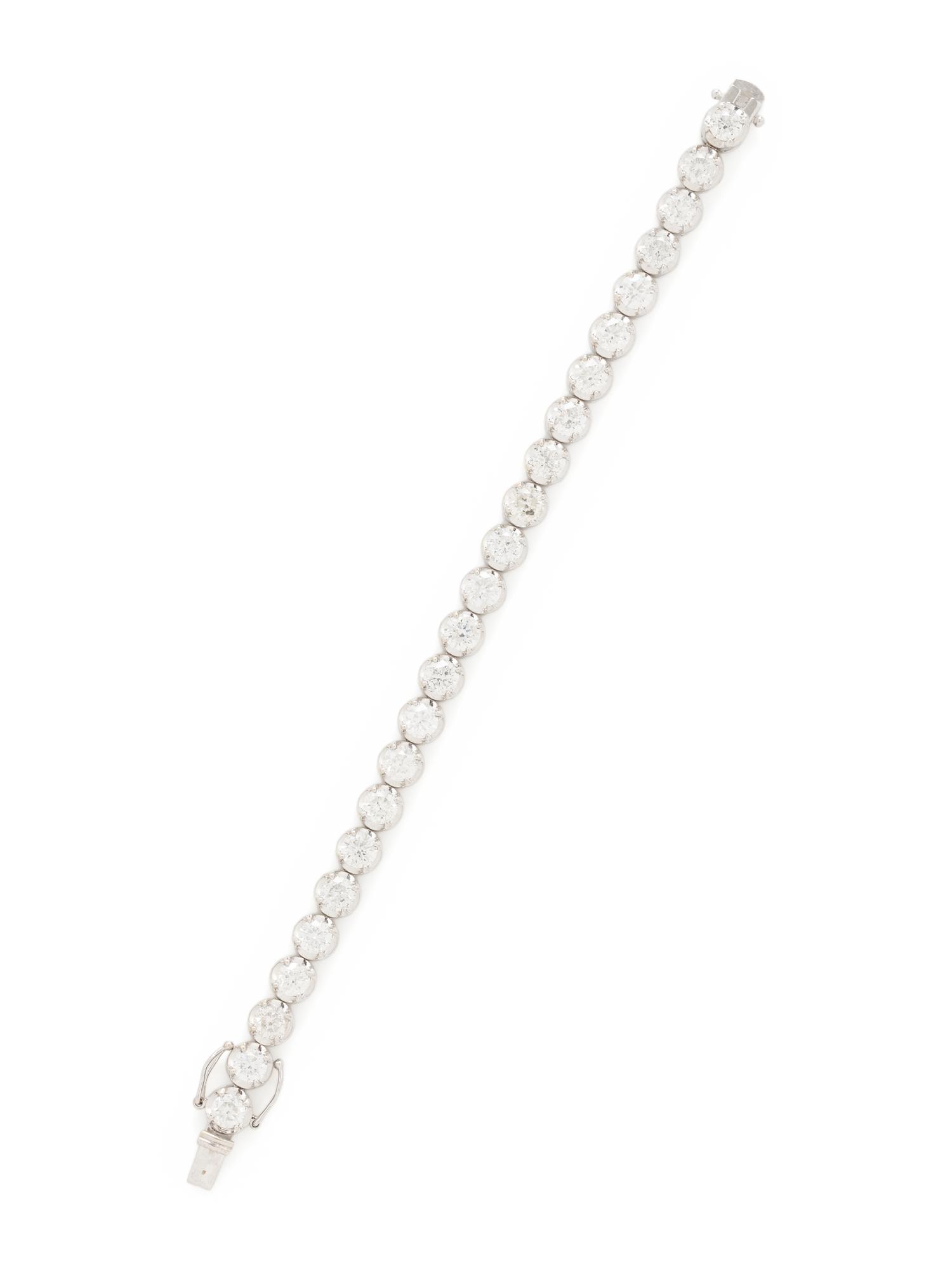 WHITE GOLD AND DIAMOND TENNIS BRACELET