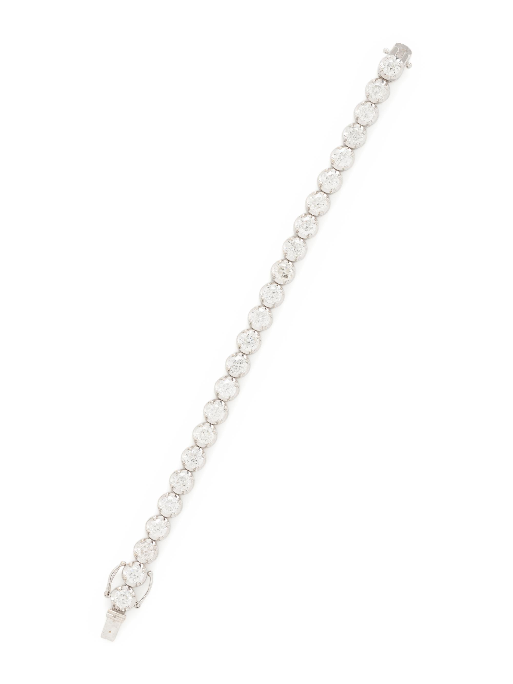 WHITE GOLD AND DIAMOND TENNIS BRACELET