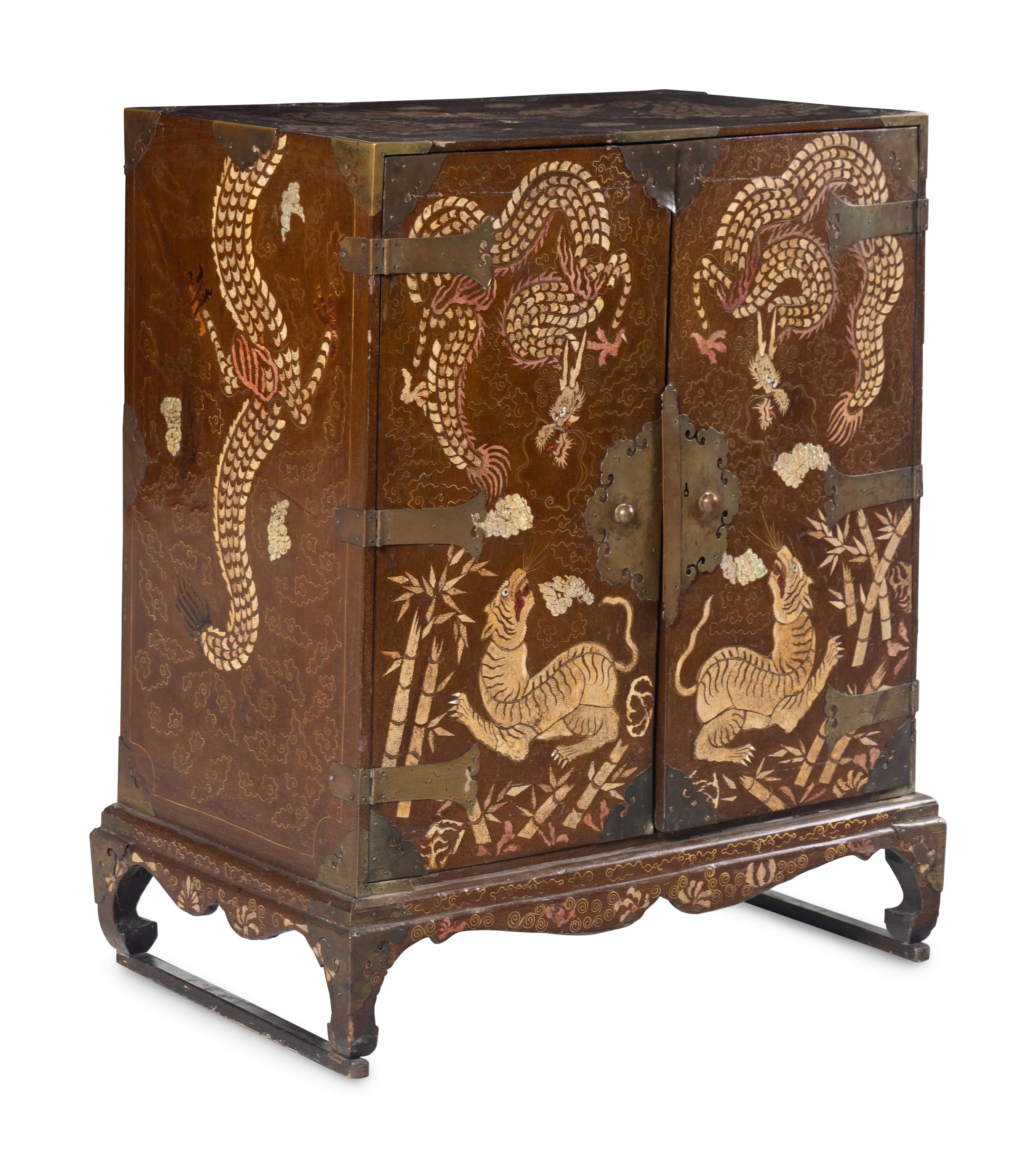 A Fine Korean Mother-of-Pearl, Shagreen, and Wire Inlaid Two-Door Chest, Joseon Period 李氏朝鮮 黑漆鑲螺鈿方角櫃