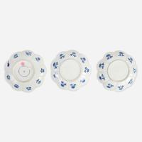 A group of three Chinese blue and white porcelain lotus-form dishes 莲瓣青花瓷一组三件 Kangxi period ? ??