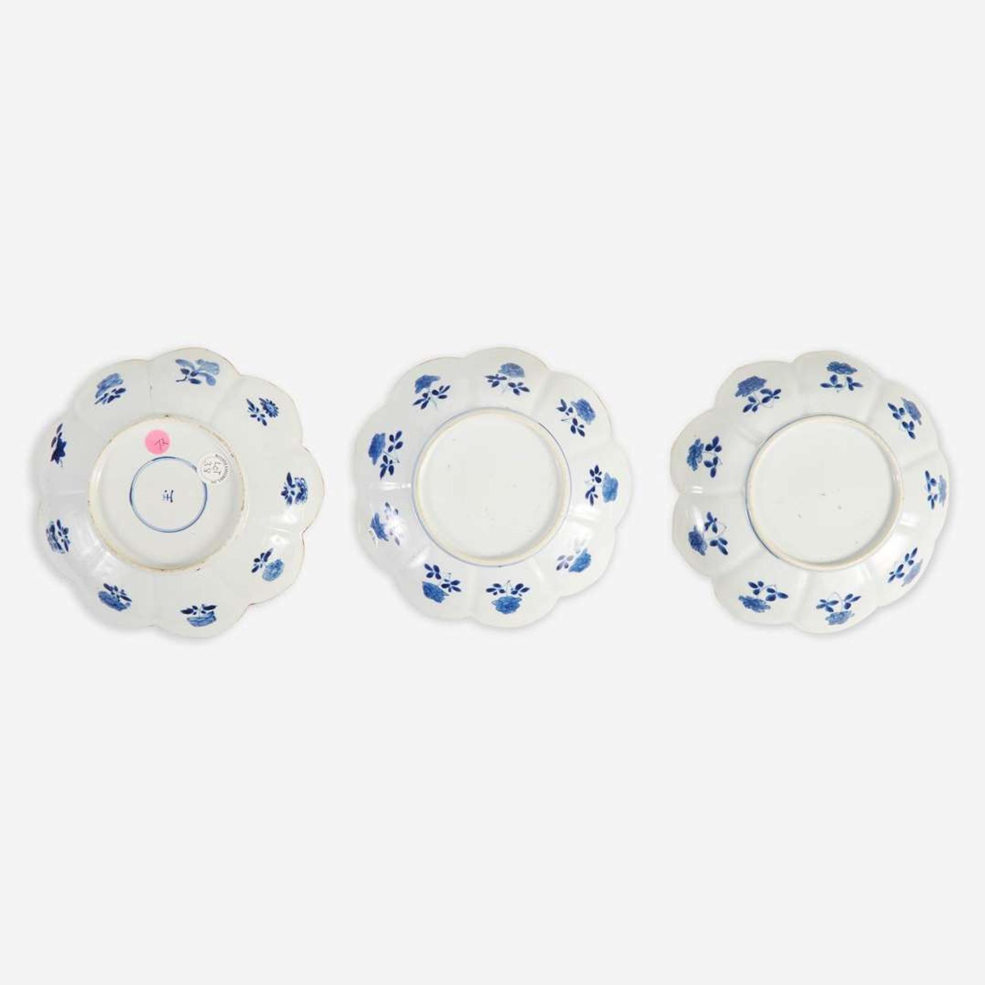 A group of three Chinese blue and white porcelain lotus-form dishes 莲瓣青花瓷一组三件 Kangxi period ? ??