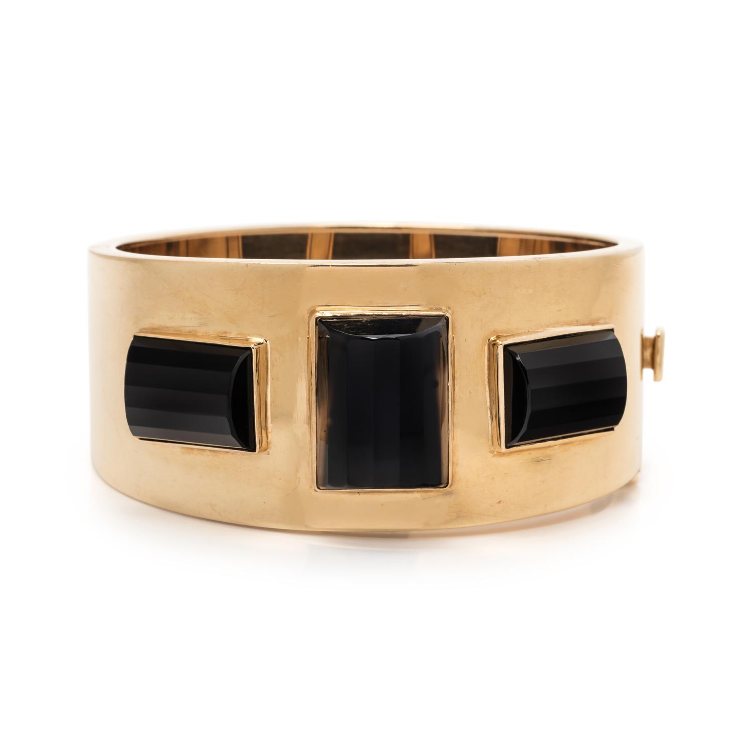 YELLOW GOLD AND ONYX BANGLE BRACELET