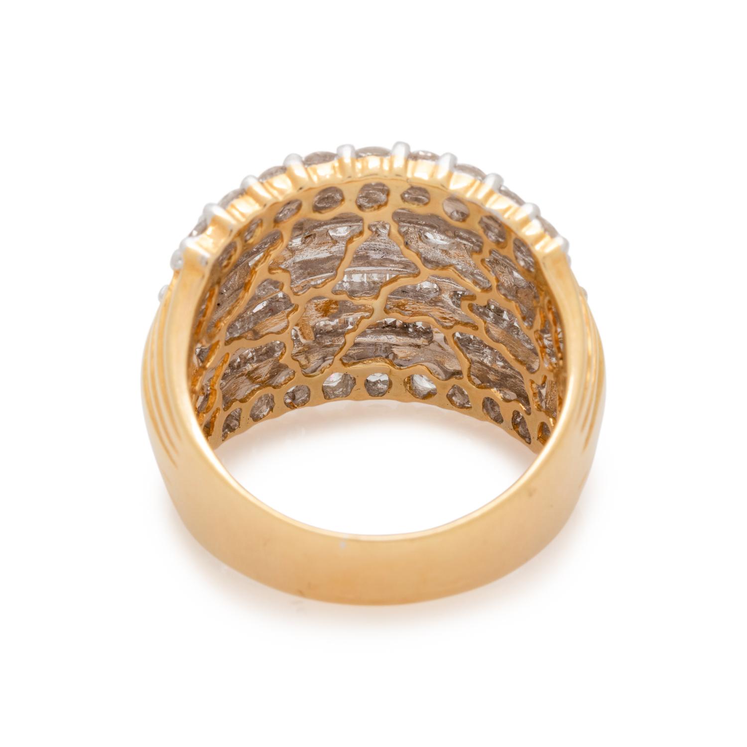 YELLOW GOLD AND DIAMOND RING