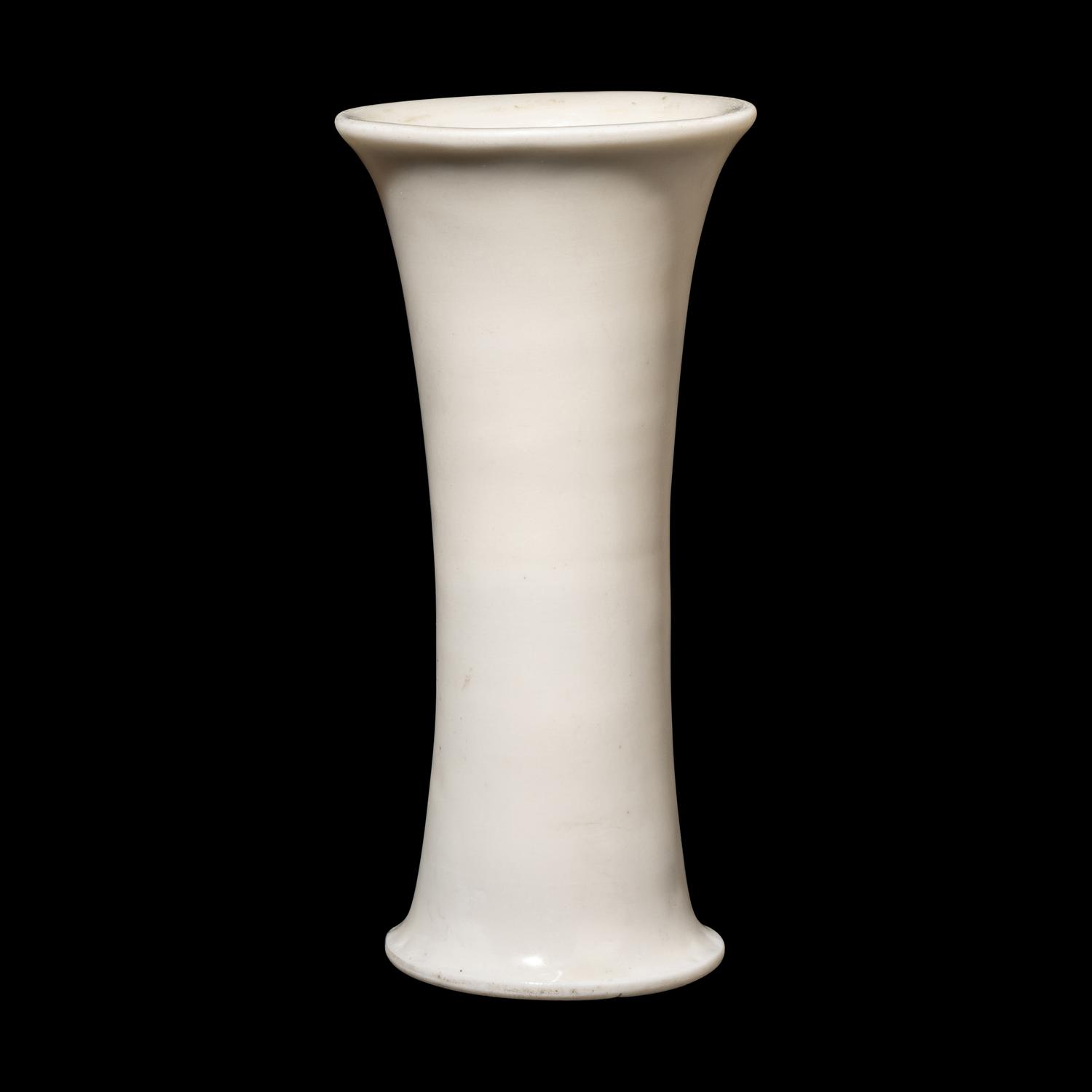 A Chinese Blanc-de-Chine Porcelain Beaker Vase, Huagu, 17th Century 明末清初 德化白瓷花觚