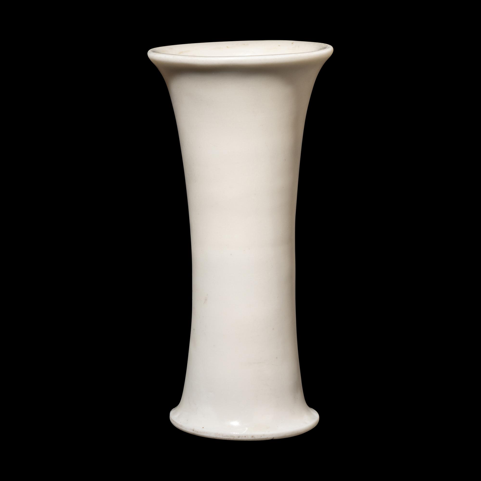 A Chinese Blanc-de-Chine Porcelain Beaker Vase, Huagu, 17th Century 明末清初 德化白瓷花觚