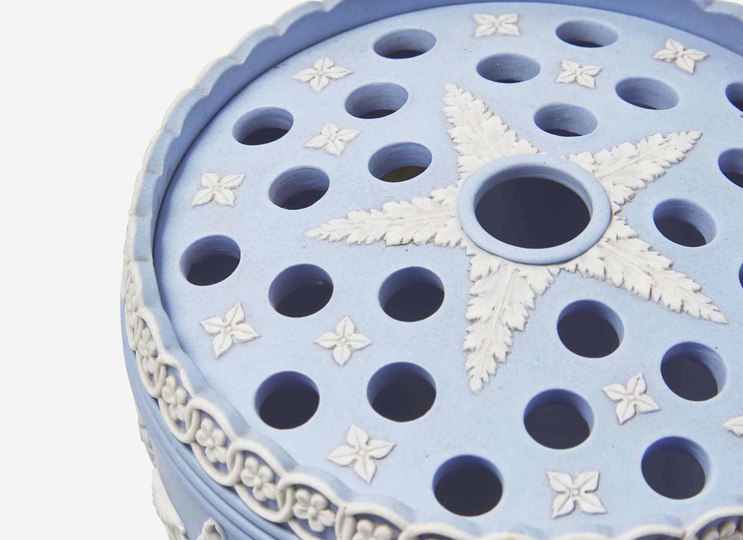 A Wedgwood Solid Blue Jasperware Bough Pot and Cover, UK, circa 1800