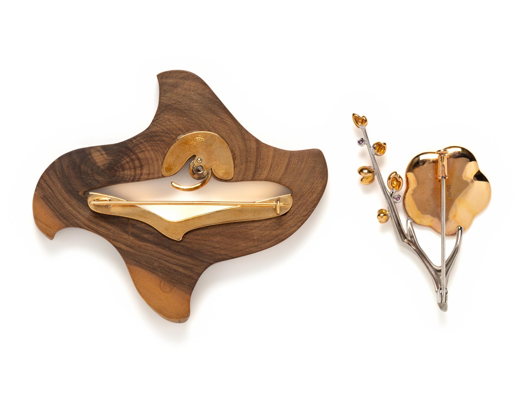 TWO GOLD NATURALISTIC PINS