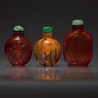 Three Chinese Amber and Root Amber Snuff Bottles, Qing Dynasty, 18th-19th Century — 清中期 琥珀鼻煙壺三支
