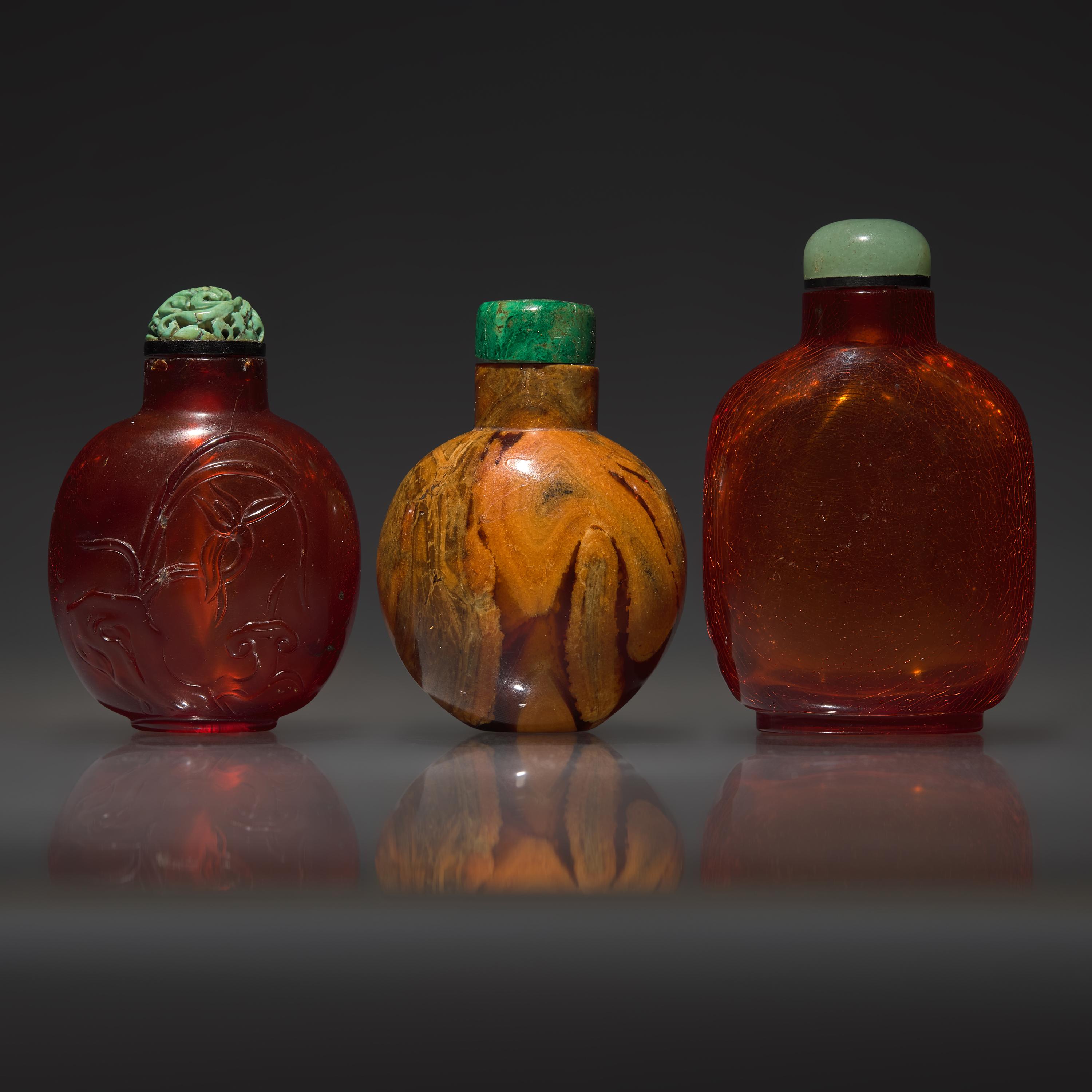 Three Chinese Amber and Root Amber Snuff Bottles, Qing Dynasty, 18th-19th Century — 清中期 琥珀鼻煙壺三支