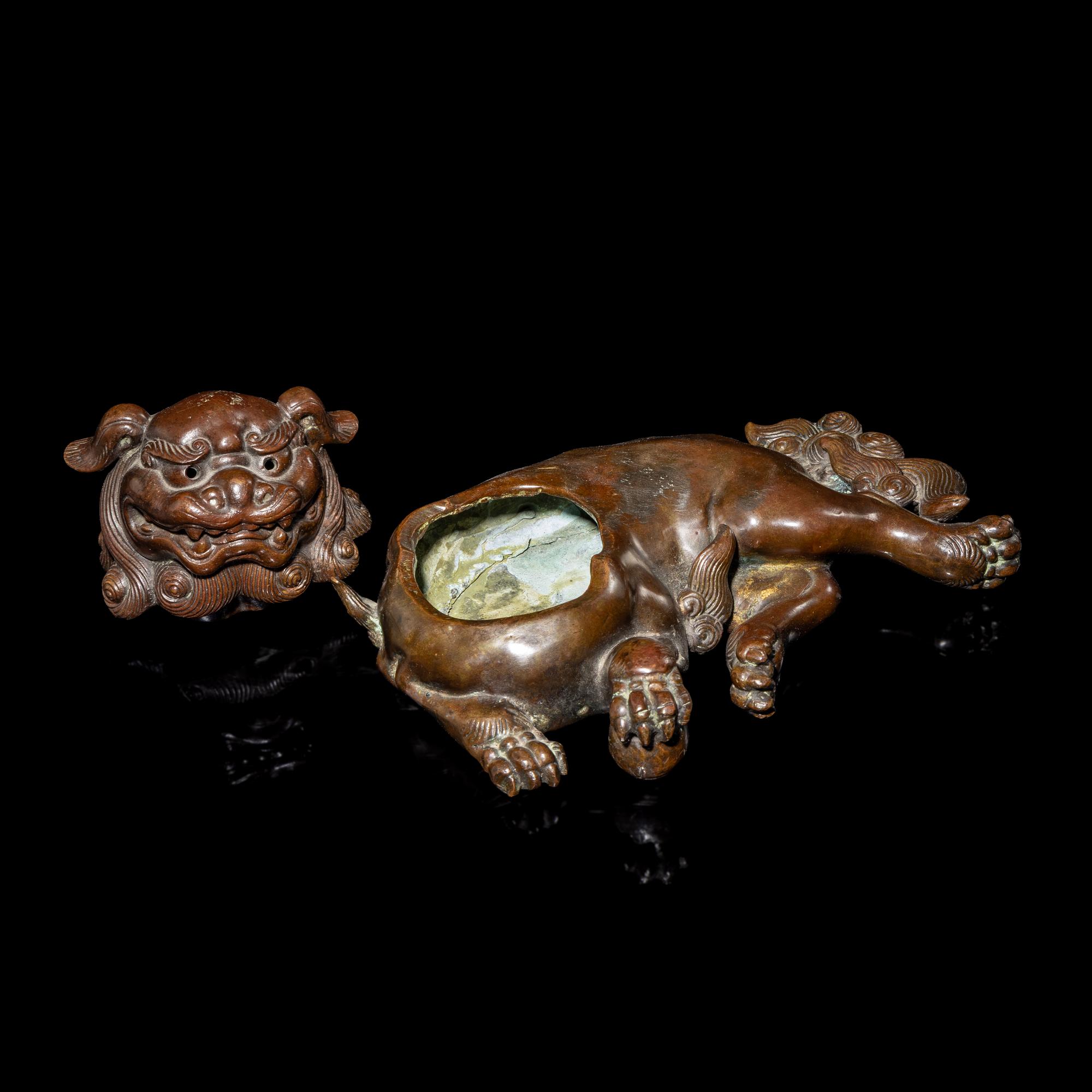 A Japanese Bronze Lion Incense Burner, 18th-19th Century 銅臥獅香薰