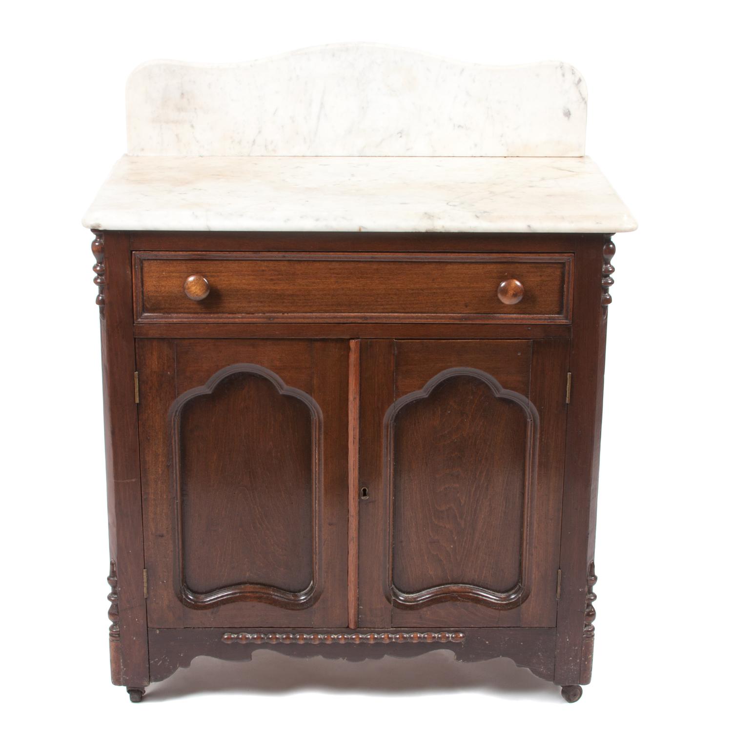 A Victorian Mahogany Washstand Height 28 x width 30 x depth 16 inches. — 19TH CENTURY