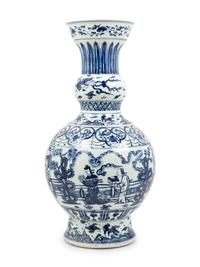 A Chinese Blue and White Porcelain Baluster Vase