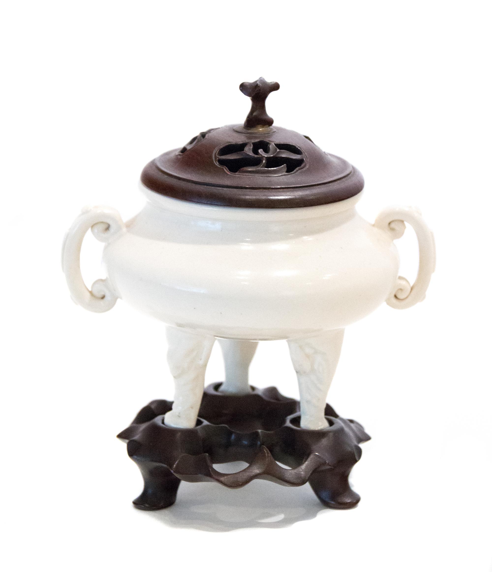 A Chinese Porcelain Incense Burner Height 3 x diameter 3 1/2 inches. — Qianlong (1735-1796)