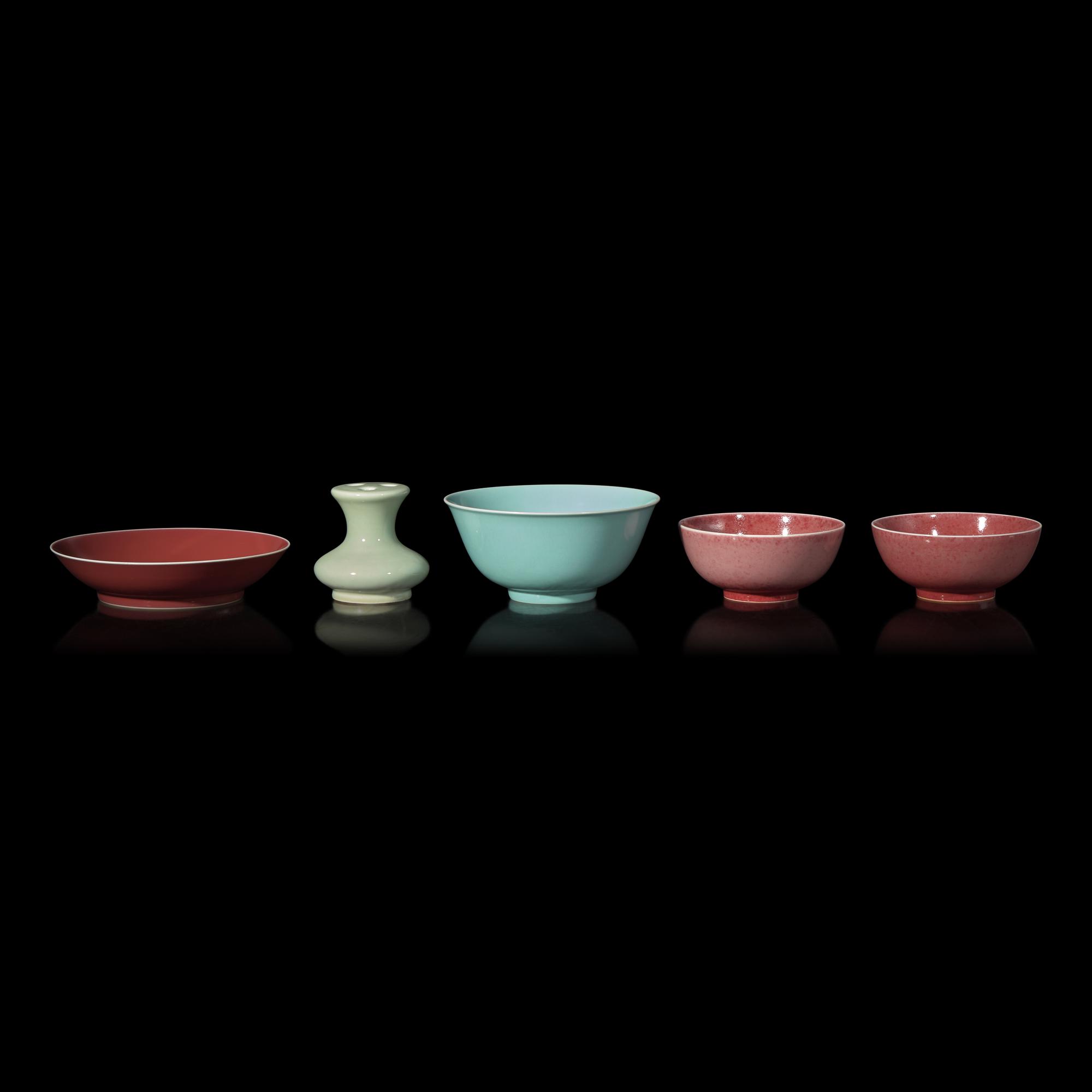 A Group of Five Chinese Monochrome Glazed Porcelain Wares — 單色釉瓷器一組五件