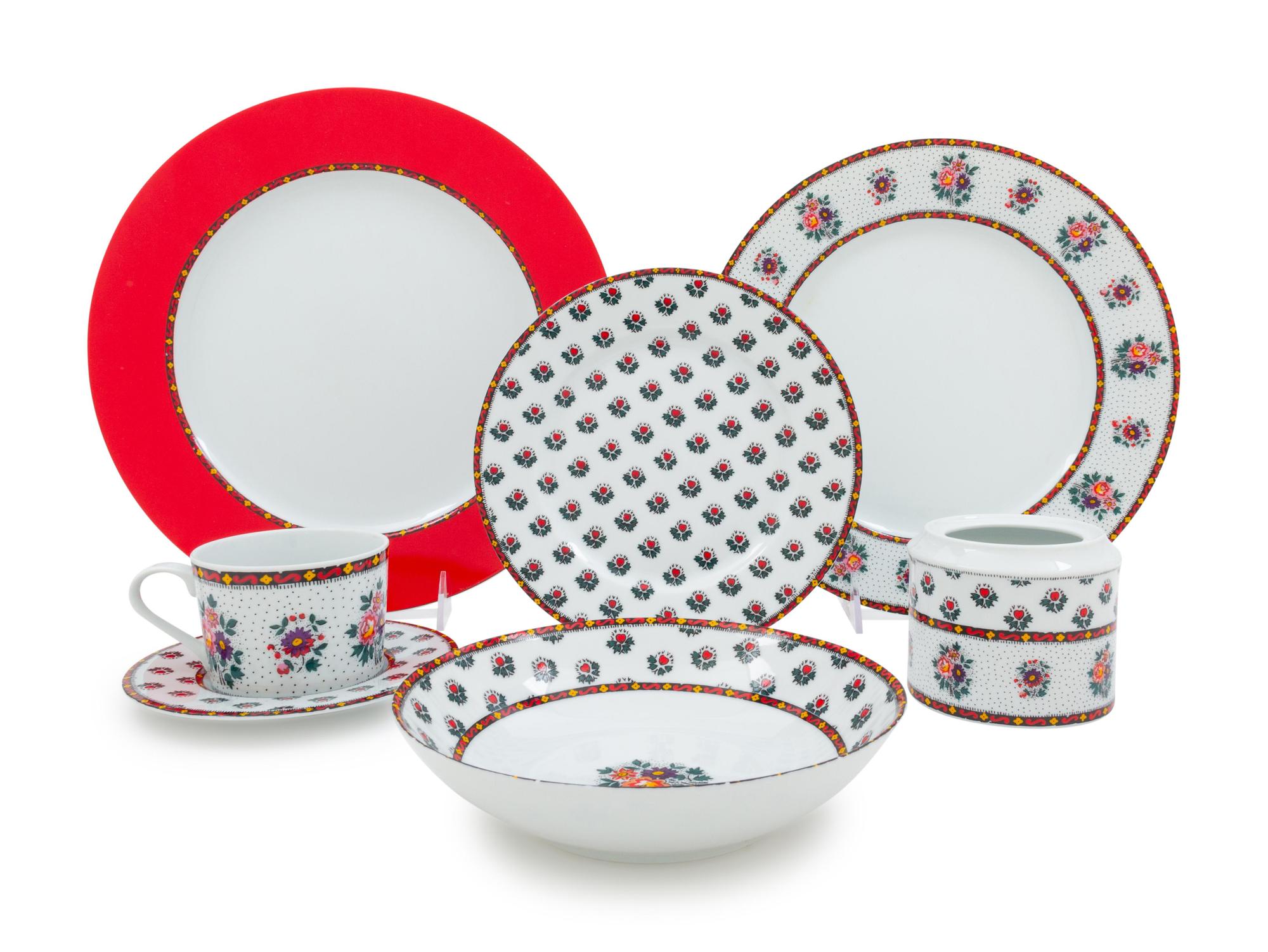 A Portuguese Porcelain Dinnerware Service — SOLAFRANCE