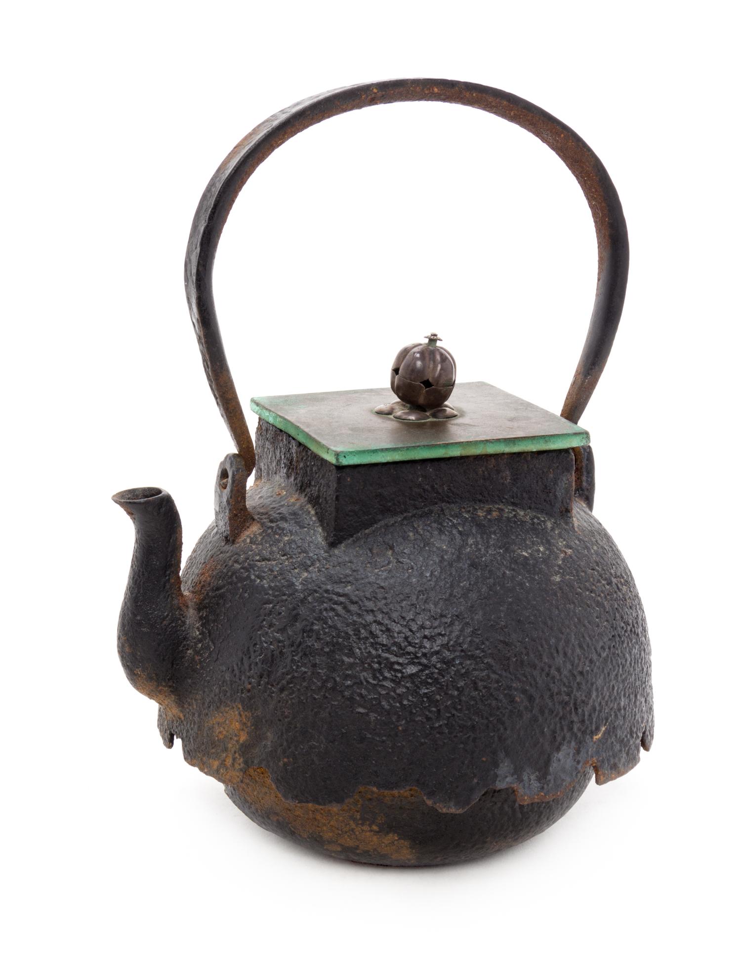 A Cast Iron Teapot, Tetsubin Height 9 inches. — LATE 19TH/20TH CENTURY, MARKED KINJUDO