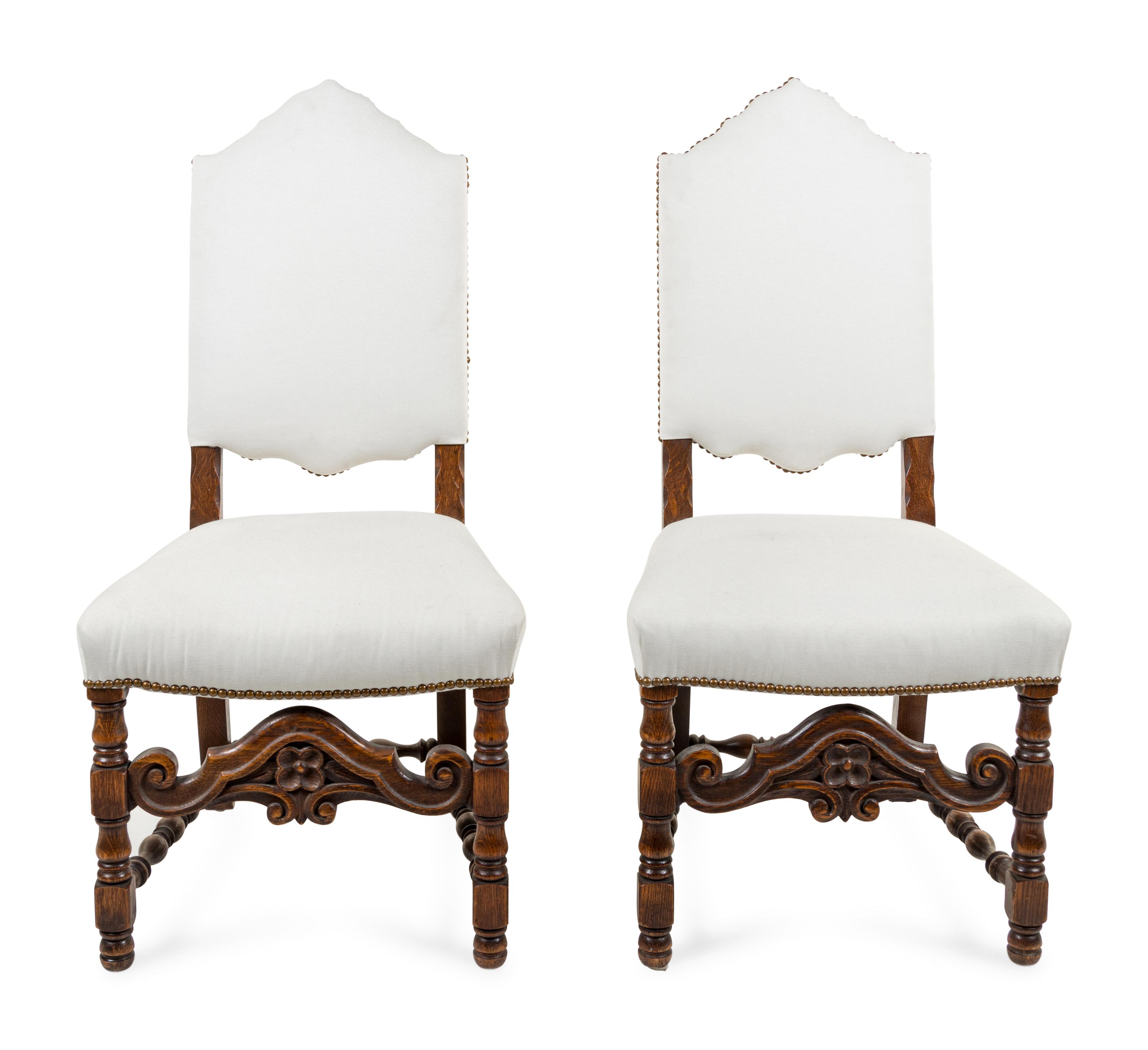 A Pair of William & Mary Style Oak Side Chairs — 20th CENTURY