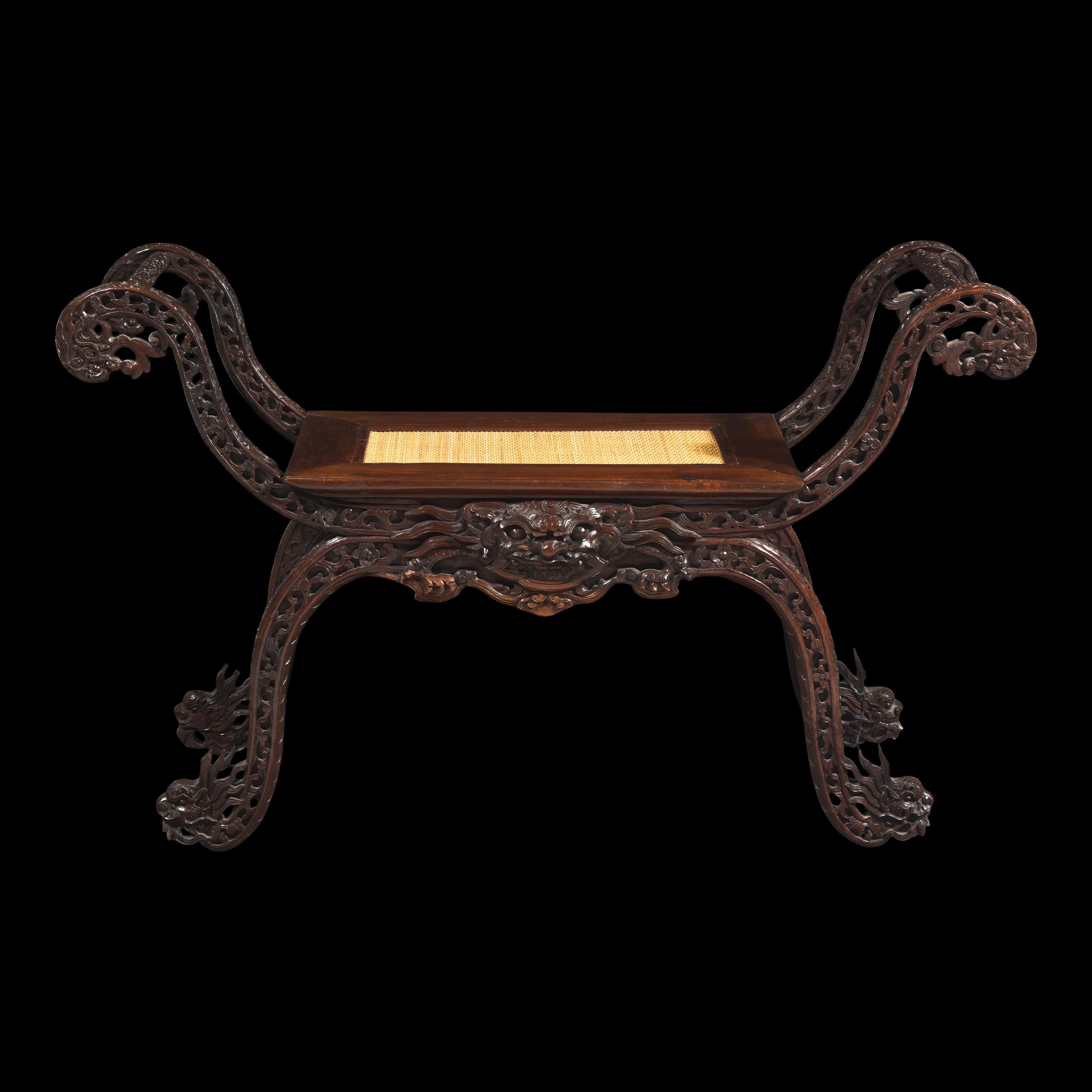 An Unusual Chinese Carved Hardwood Bench, 20th Century 二十世紀 硬木長椅