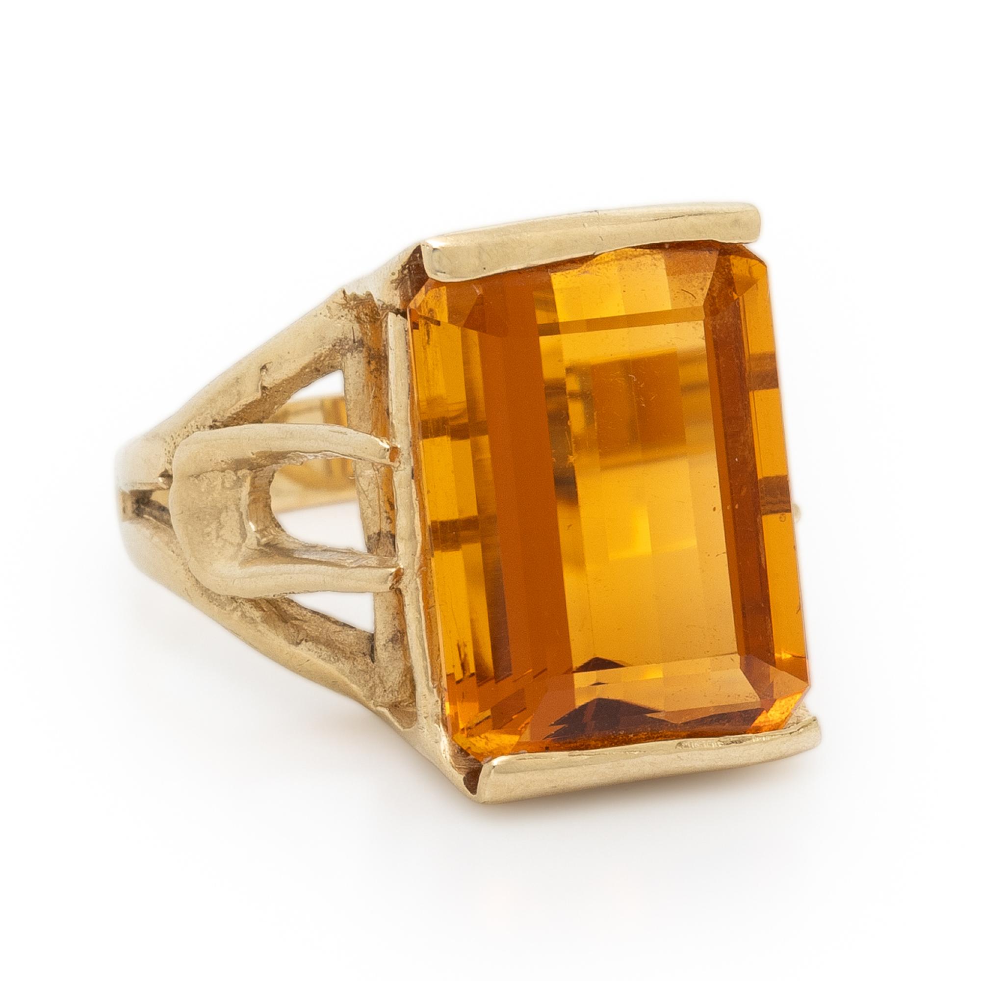 CITRINE AND YELLOW GOLD RING