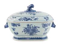 A Chinese Export Porcelain Tureen