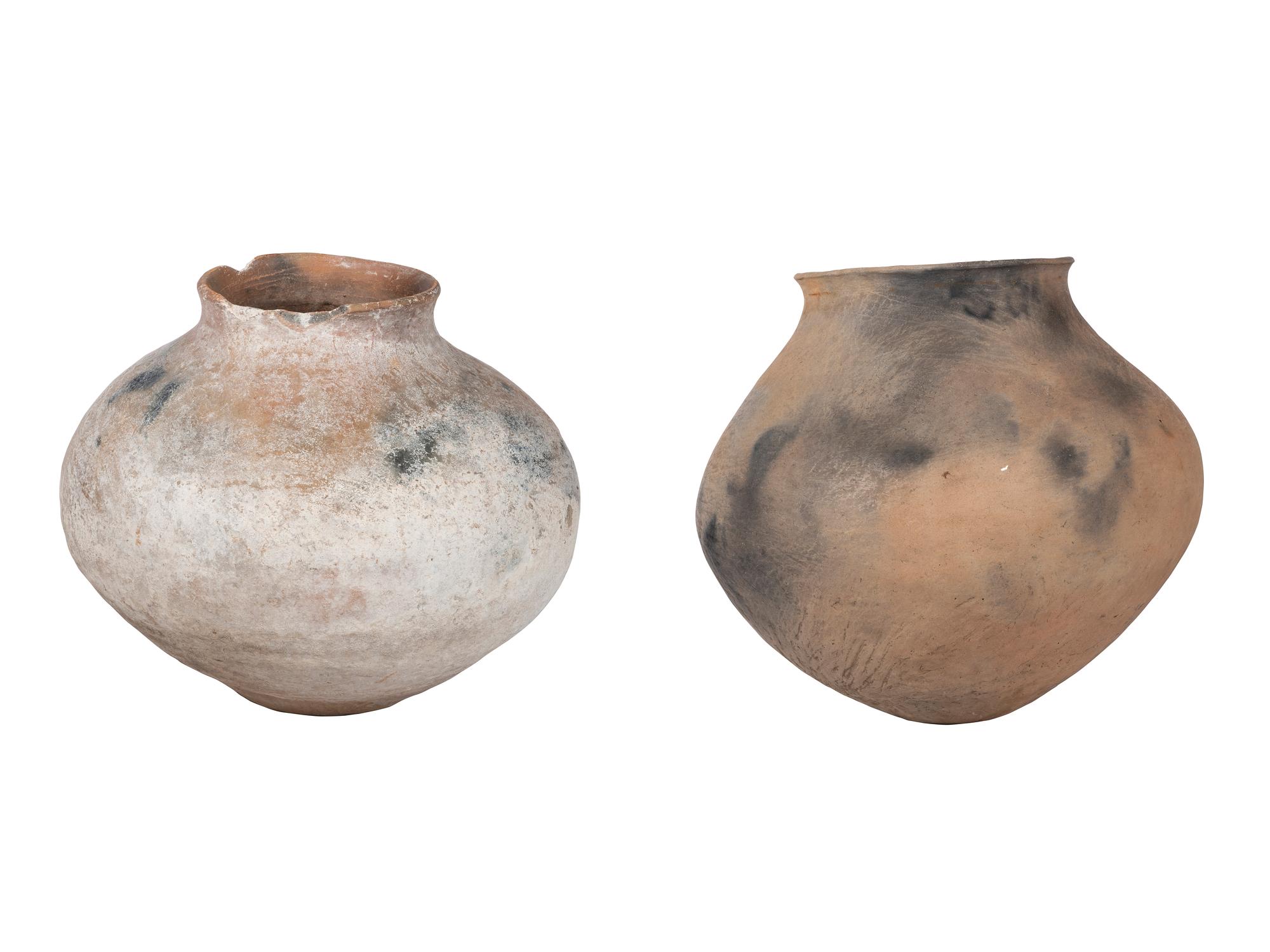 Southwestern Utilitarian Pottery Vessels, Pair