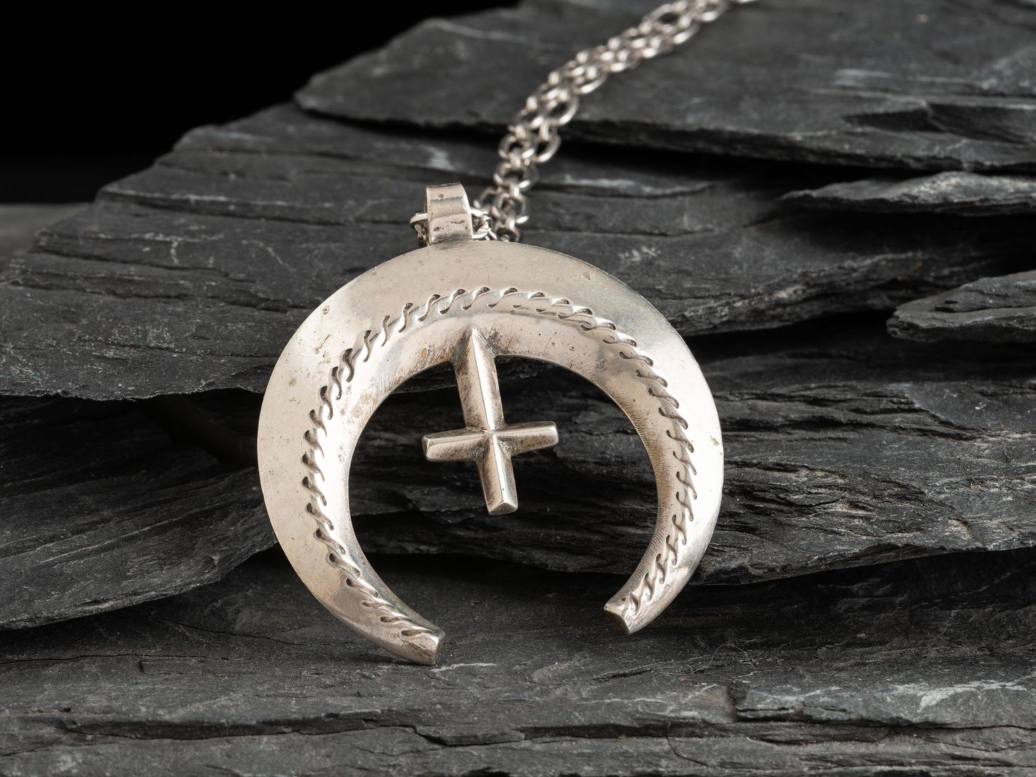 Navajo Sandcast Naja Necklace