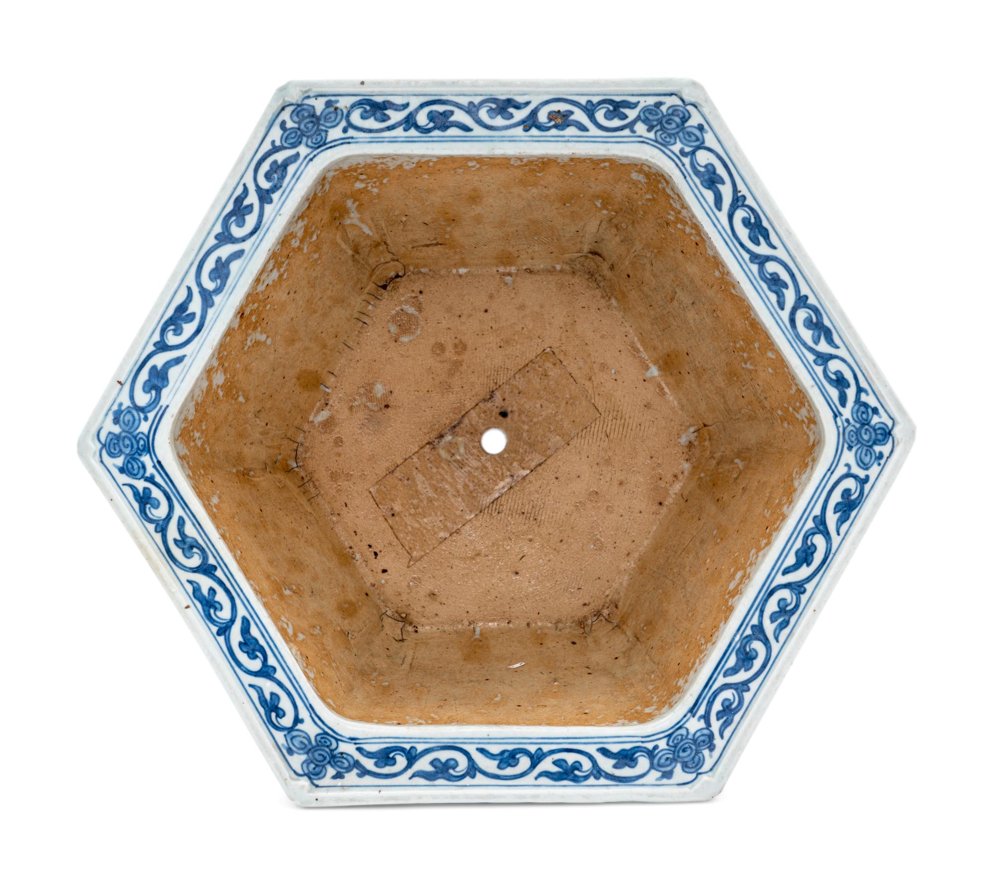 A Chinese Blue and White Porcelain Hexagonal Jardinière