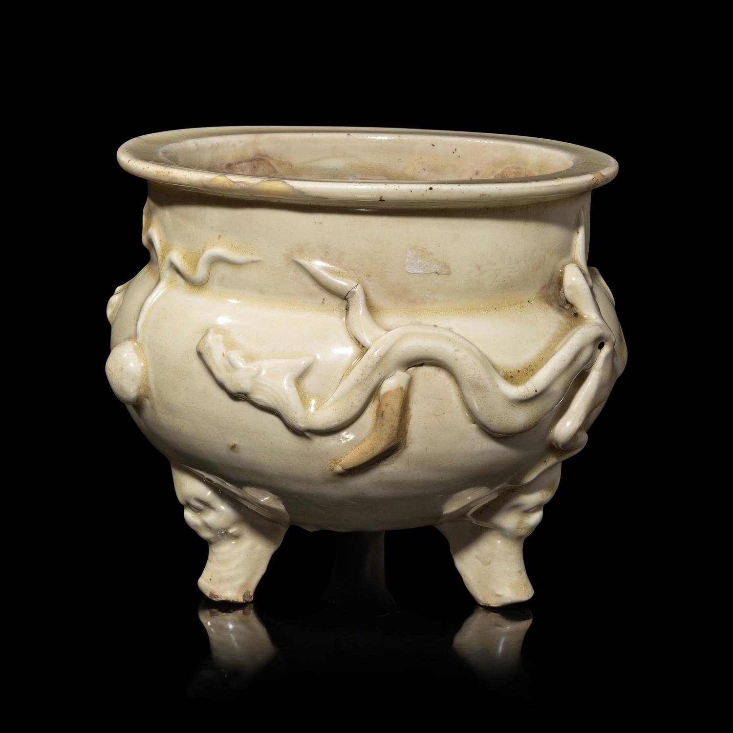 A Chinese White Glazed Tripod Incense Burner, Yuan to Ming Dynasty 元-明 白釉雙龍趕珠紋鬲式爐