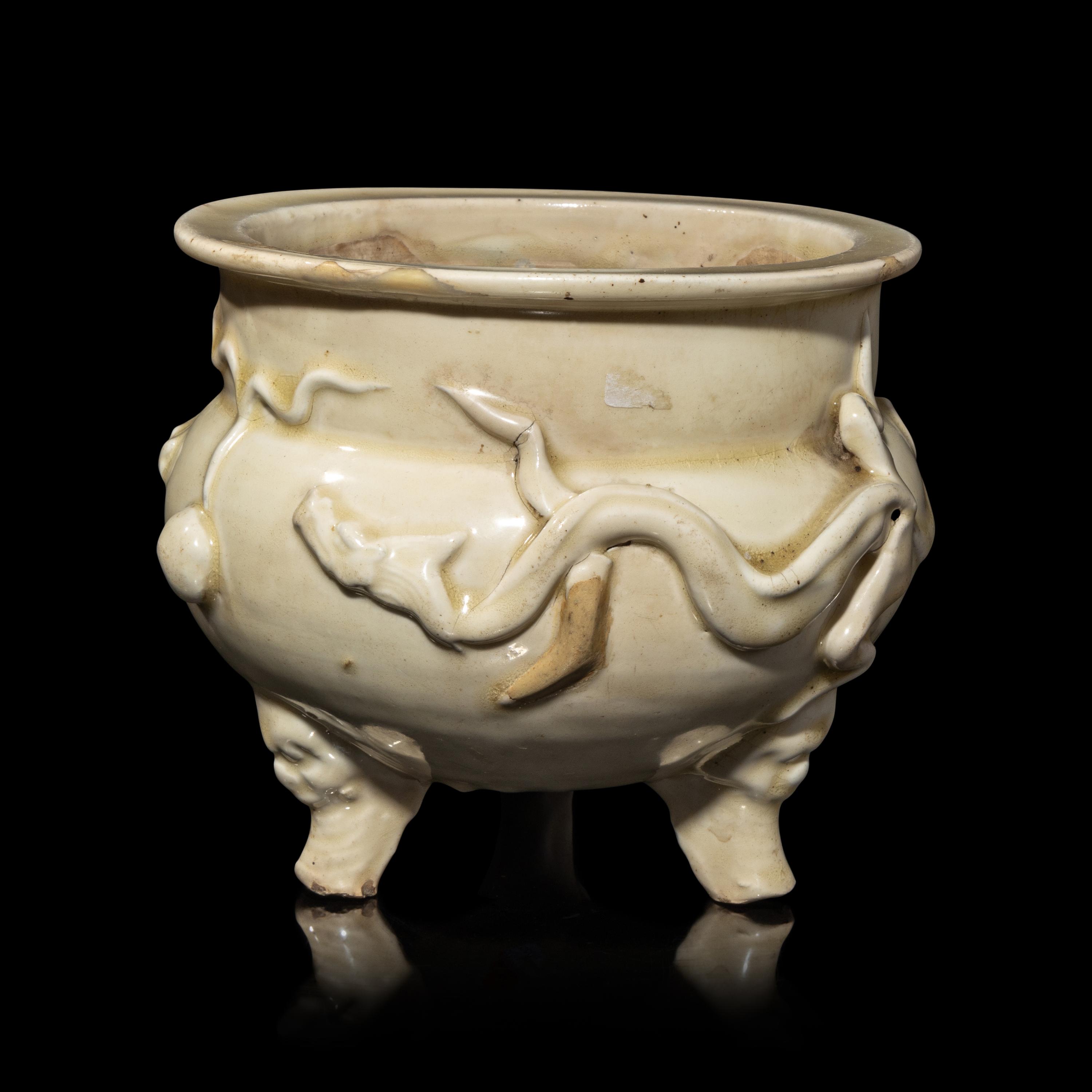 A Chinese White Glazed Tripod Incense Burner, Yuan to Ming Dynasty 元-明 白釉雙龍趕珠紋鬲式爐